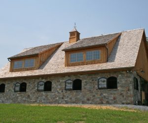 bw stone veneer on horse barn